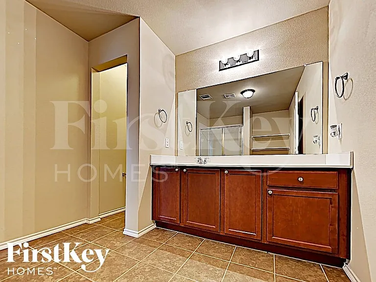1413 Waco Turner — Photo 9