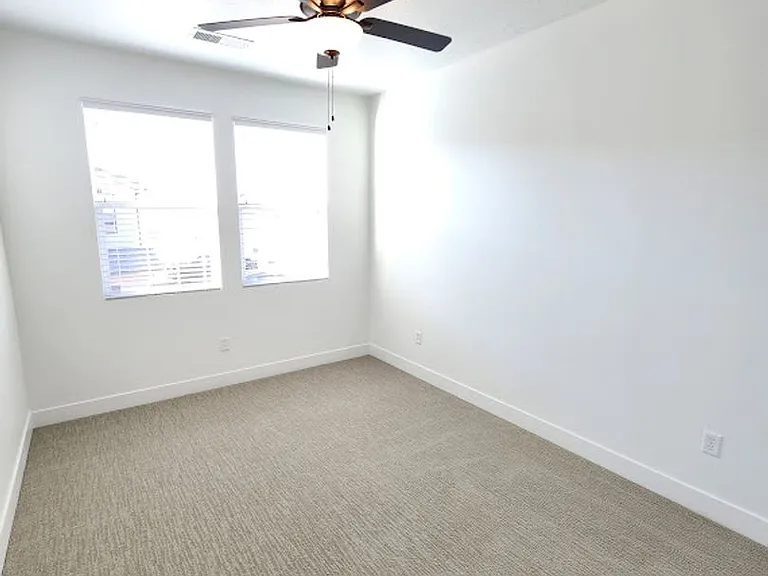 2649 E Wake Forest Ln — Photo 22