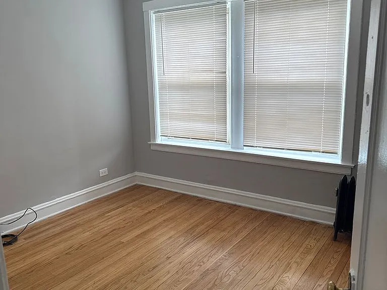 SPACIOUS 2 BEDROOM APARTMENTS AVAILABLE — Photo 48