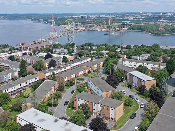 3rd image of 5578 Carriageway Cres