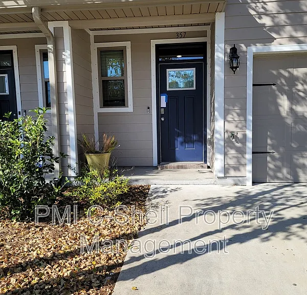 357 S East St — Photo 4