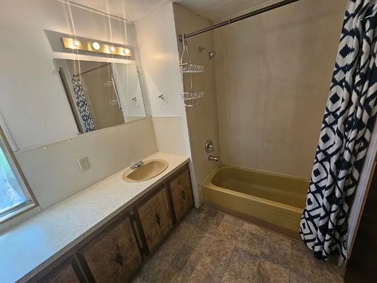 571 Clover Dr #B — Photo 8