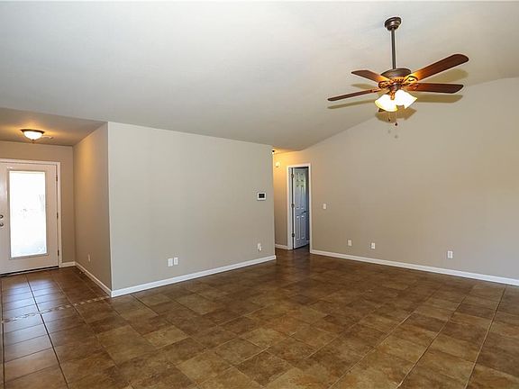 3rd image of 2700 W Bishop Dr