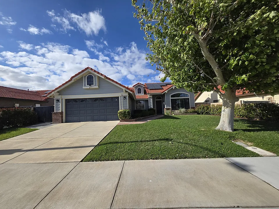 1037 E Avenue K6