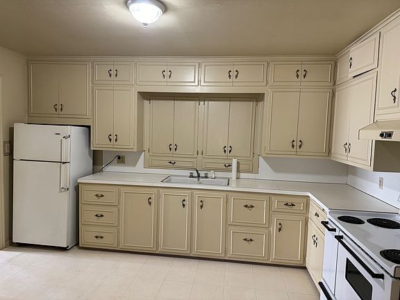 5th image of 1741 N Meadowbrook Dr