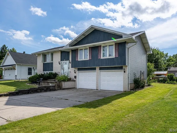 93 Harding Rd, Williamsville, NY 14221