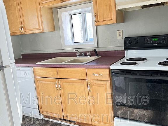 5th image of 192 Essex St #1