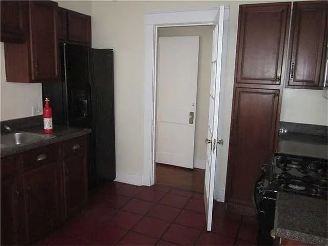 2211 Jefferson Ave — Photo 4