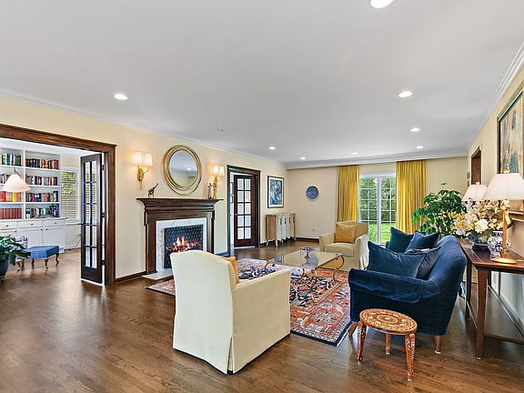 3rd image of 2701 Crystal Way