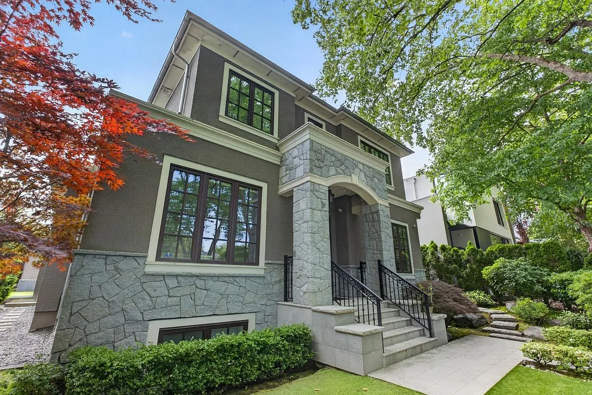 5 bed, 4170 sqft, $13,995 — Photo 2