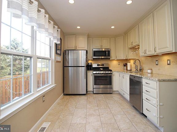4th image of 28 Cypress Ct