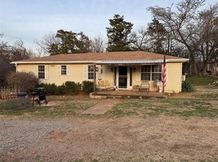 21605 E 8th St, Hinton, OK 73047