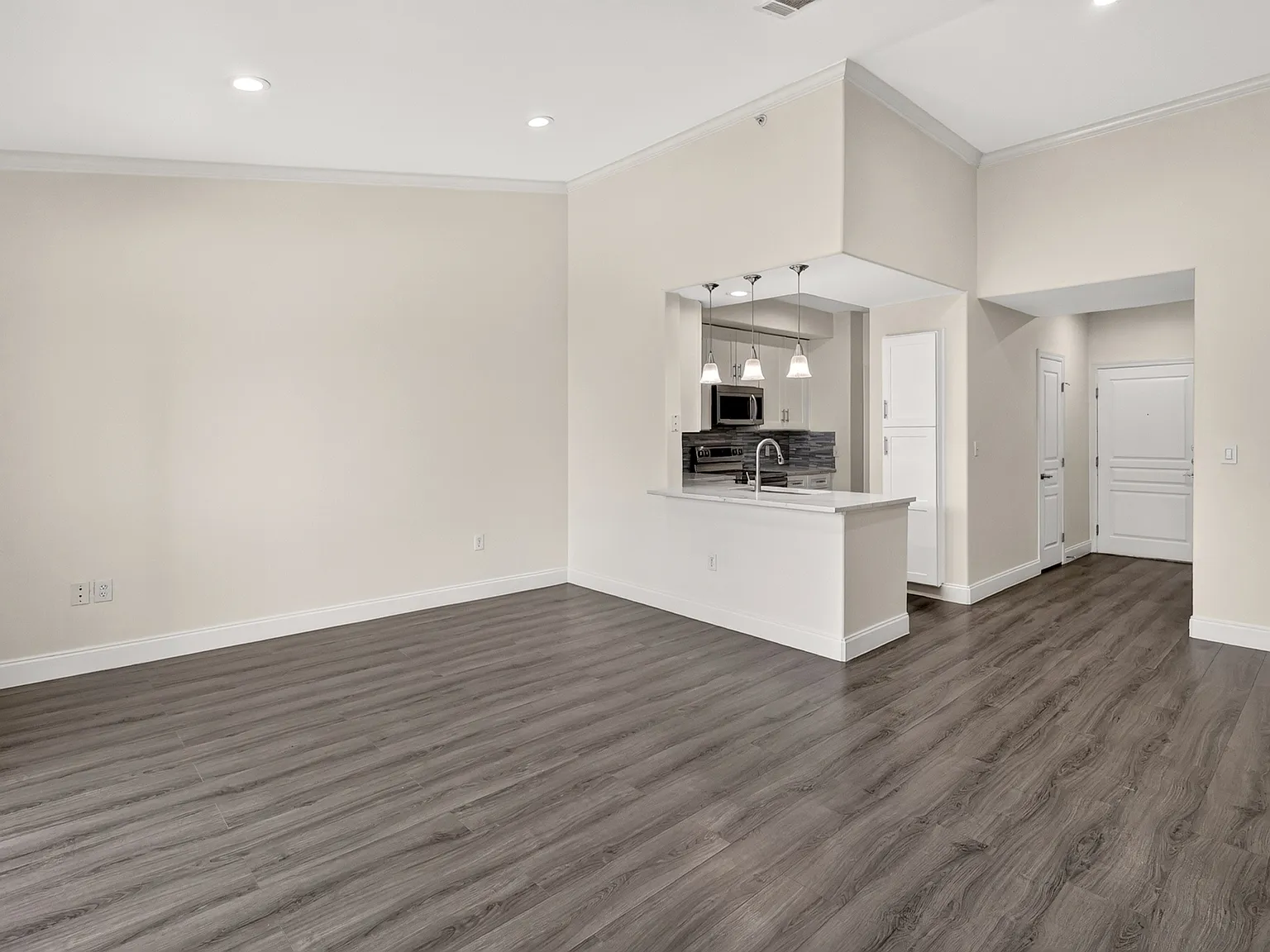 2 bed, 1092 sqft, $2,400 — Photo 3