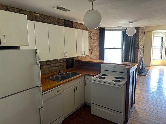 3rd image of 604 W Surf St #2900-604-3
