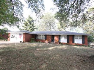 2145 E Ridgewood Dr, Springfield, MO 65804
