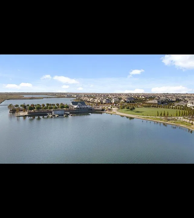839 Lakeside Dr