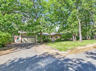 304 Lathrop Ln, Grants Pass, OR 97526