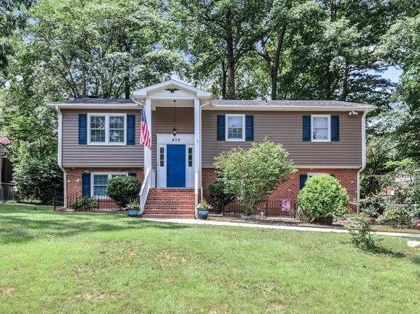 819 Roanoke Dr, Cary, NC 27513