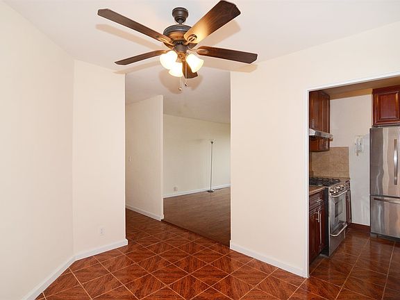 3rd image of 5900 Arlington Ave APT 1X