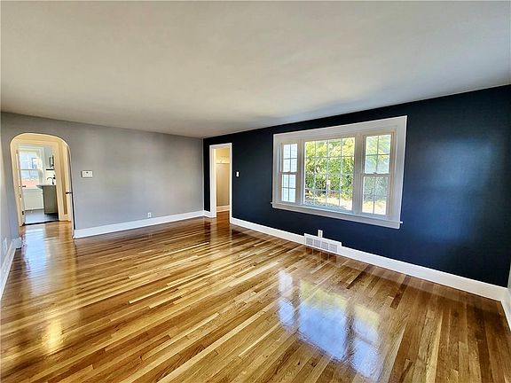 5th image of 27 Austin Ave