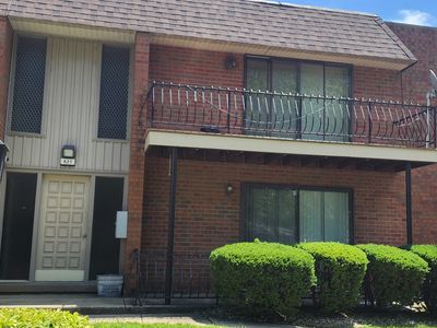 627 N Carroll Pkwy APT 105, Glenwood, IL, 60425