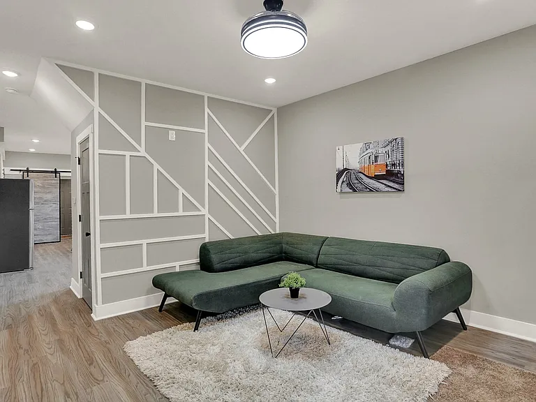 1117 E Naomi St — Photo 5