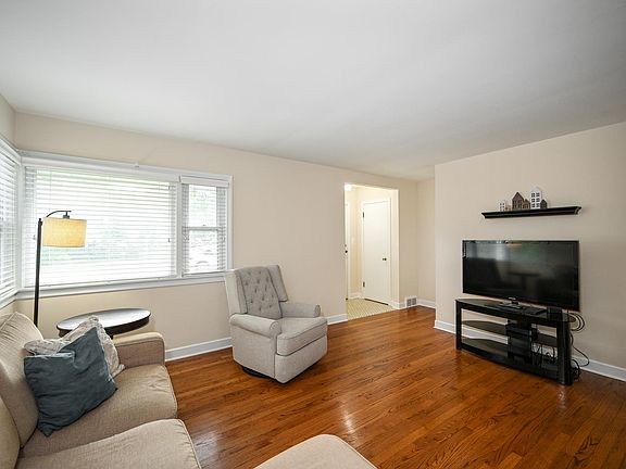 5th image of 225 Grandview Ave