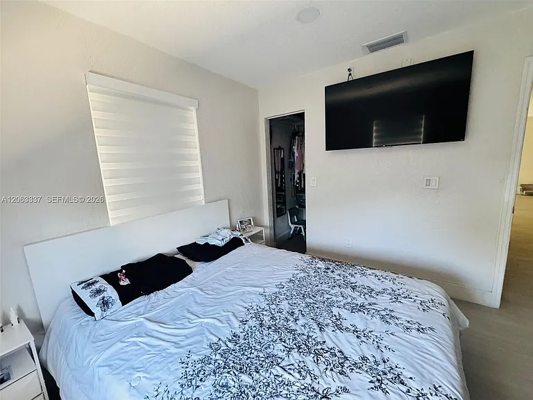 75 SW 18th Ave — Photo 16