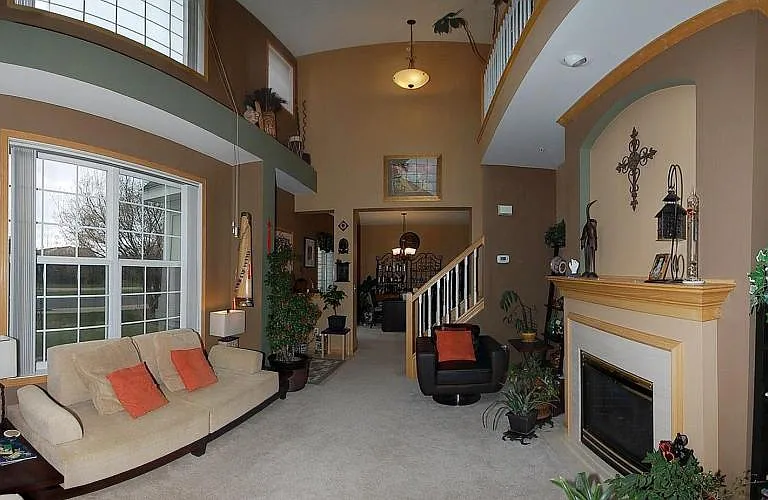 Livingroom looking into the dining room.