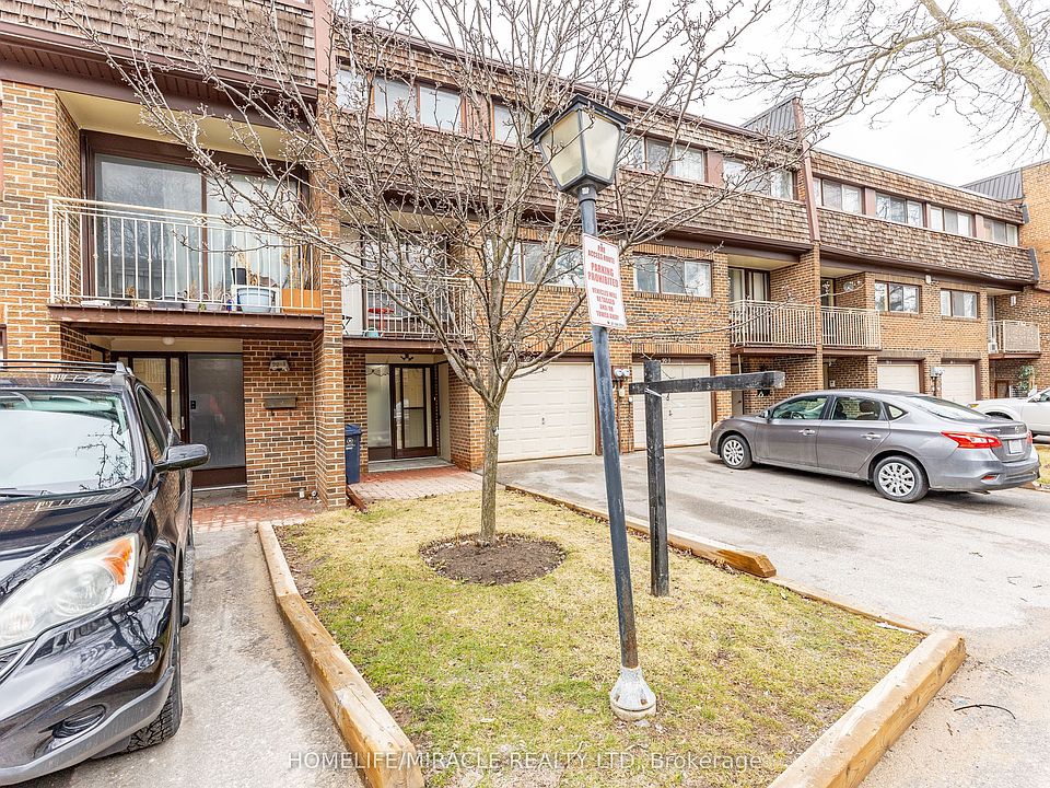 1st image of 90 Castlebury Cres #2
