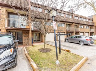 90 Castlebury Cres #2, Toronto, ON M2H1W8