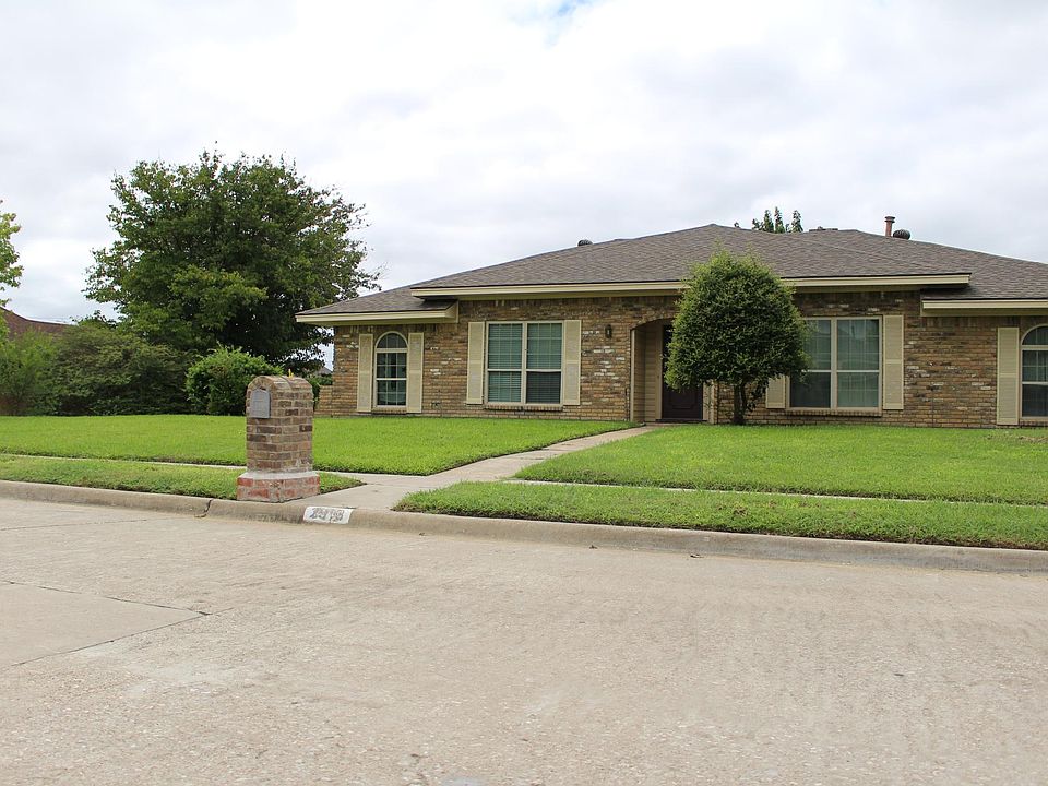 1st image of 2913 Druid Dr