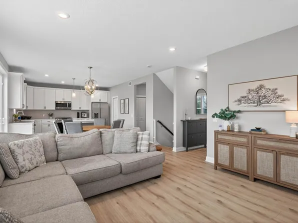 2168 Westpointe Dr, Hastings, MN 55033