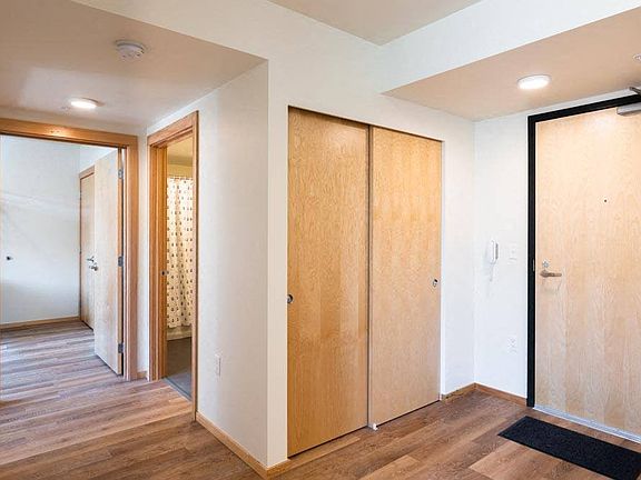 5th image of 4750 15th Ave NE APT 613
