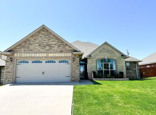 1229 Red Rock Dr, Elgin, OK 73538