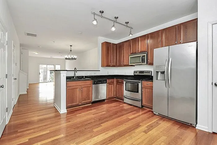525 Donatello Ave #525 — Photo 13