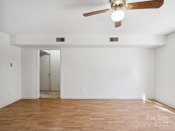 4th image of 527 Charlotte Ave