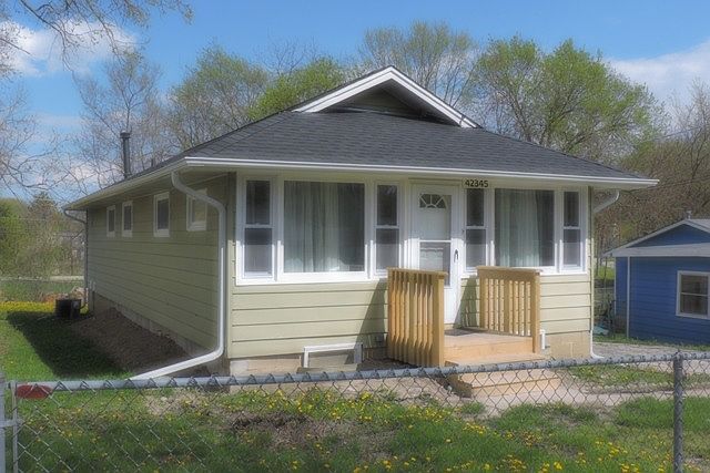 1st image of 42345 N Poplar St