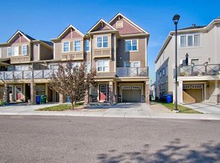 221 E Hillcrest Gdns SW, Airdrie, AB T4B 4J2