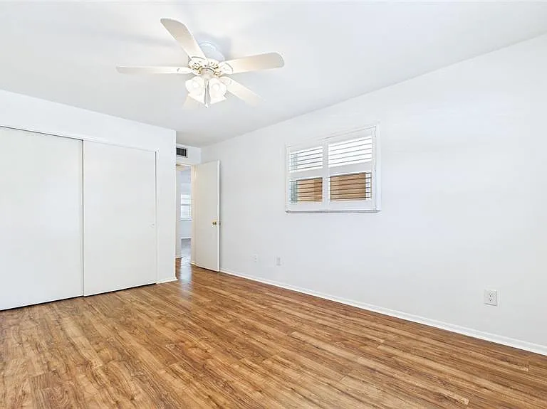 325 Sky Loch Dr W — Photo 18