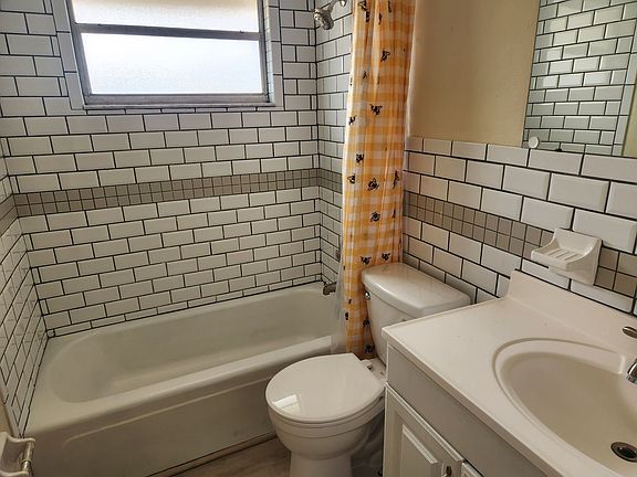 4th image of 2734 Austin St #2744