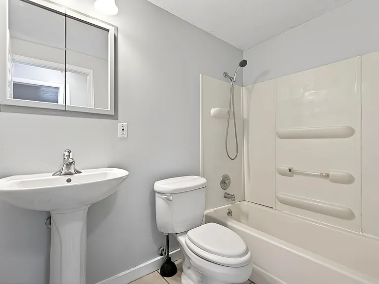 95 Goldengate Dr — Photo 12