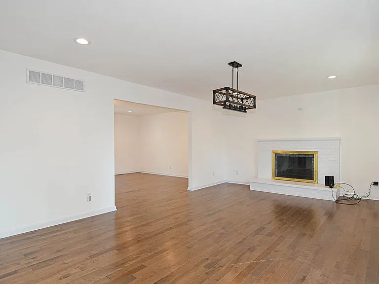 306 Bright Meadows Dr — Photo 6