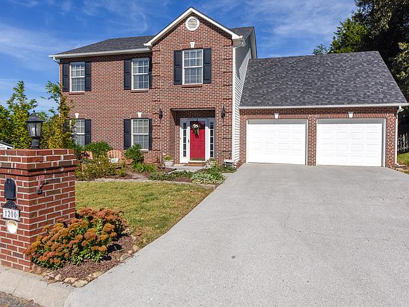 3rd image of 1200 Sparwood Ln