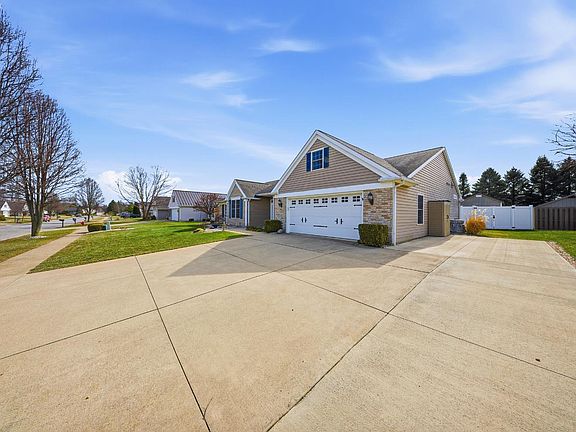 3rd image of 28 Amber Way