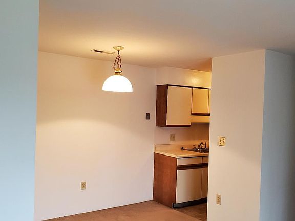 4th image of 851 E Washington Ave APT A10