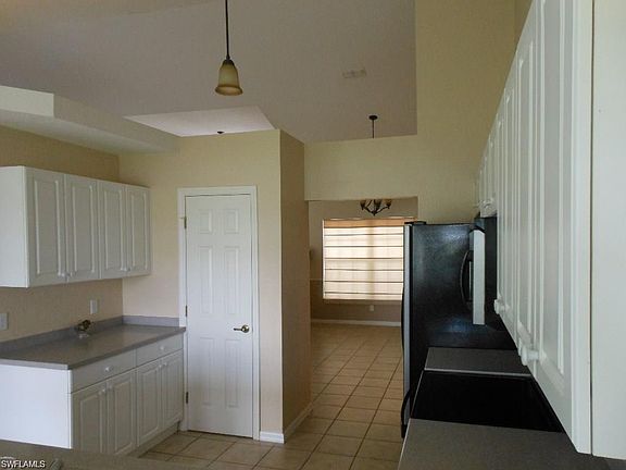 5th image of 674 Bell Blvd S