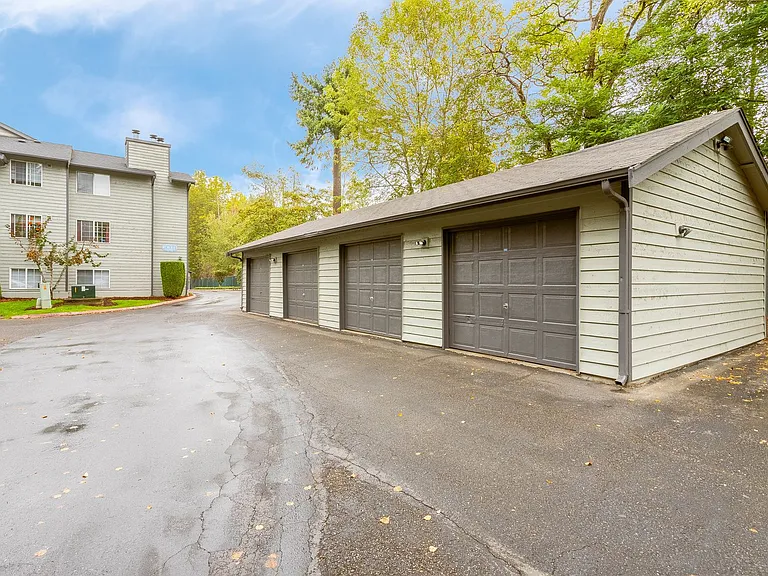 Brookside Gardens Apartments — Photo 12
