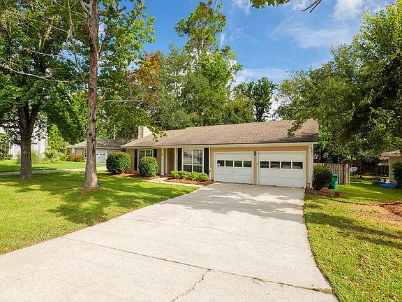 3rd image of 20 Brentwood Pl