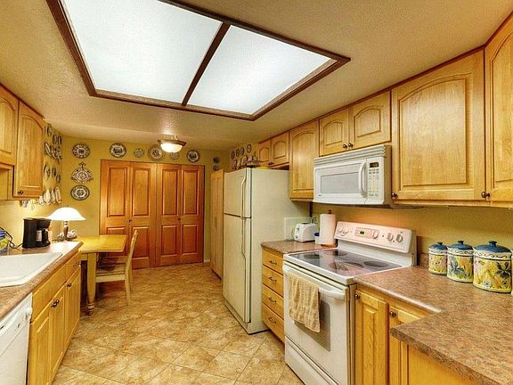 3rd image of 701 17th Ave APT 205